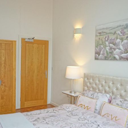 Soak Up The Light At A Soothing, Stylish Apartment In Swansea Marina Exteriér fotografie