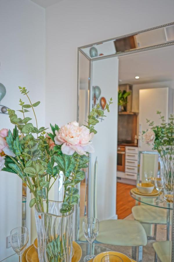 Soak Up The Light At A Soothing, Stylish Apartment In Swansea Marina Exteriér fotografie