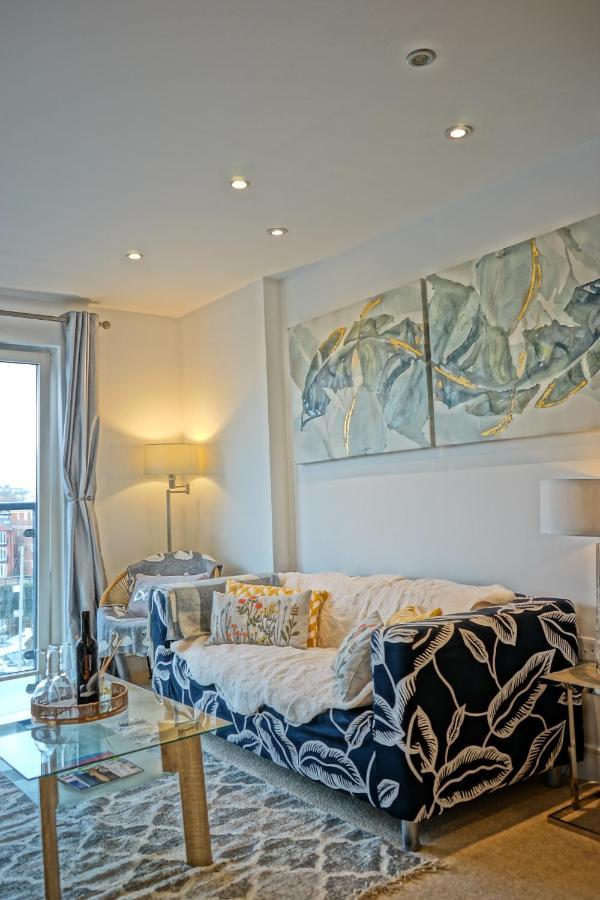 Soak Up The Light At A Soothing, Stylish Apartment In Swansea Marina Exteriér fotografie