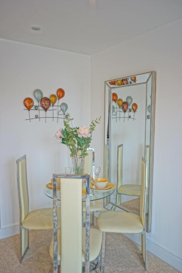 Soak Up The Light At A Soothing, Stylish Apartment In Swansea Marina Exteriér fotografie