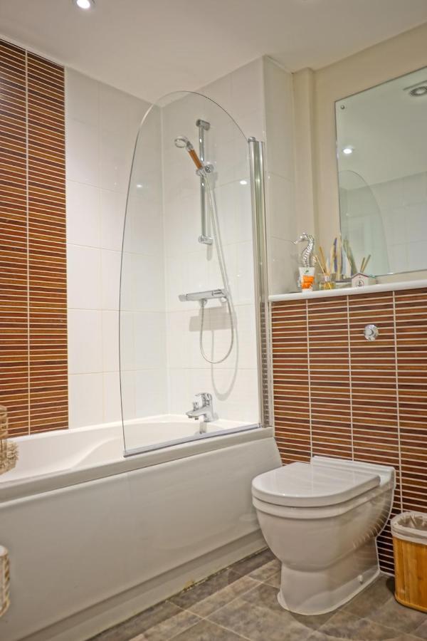 Soak Up The Light At A Soothing, Stylish Apartment In Swansea Marina Exteriér fotografie