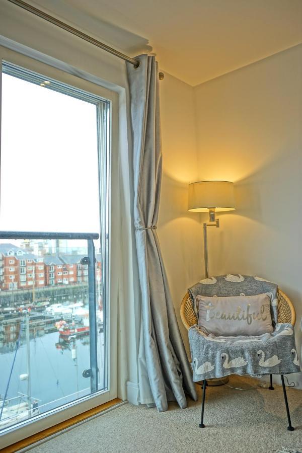 Soak Up The Light At A Soothing, Stylish Apartment In Swansea Marina Exteriér fotografie