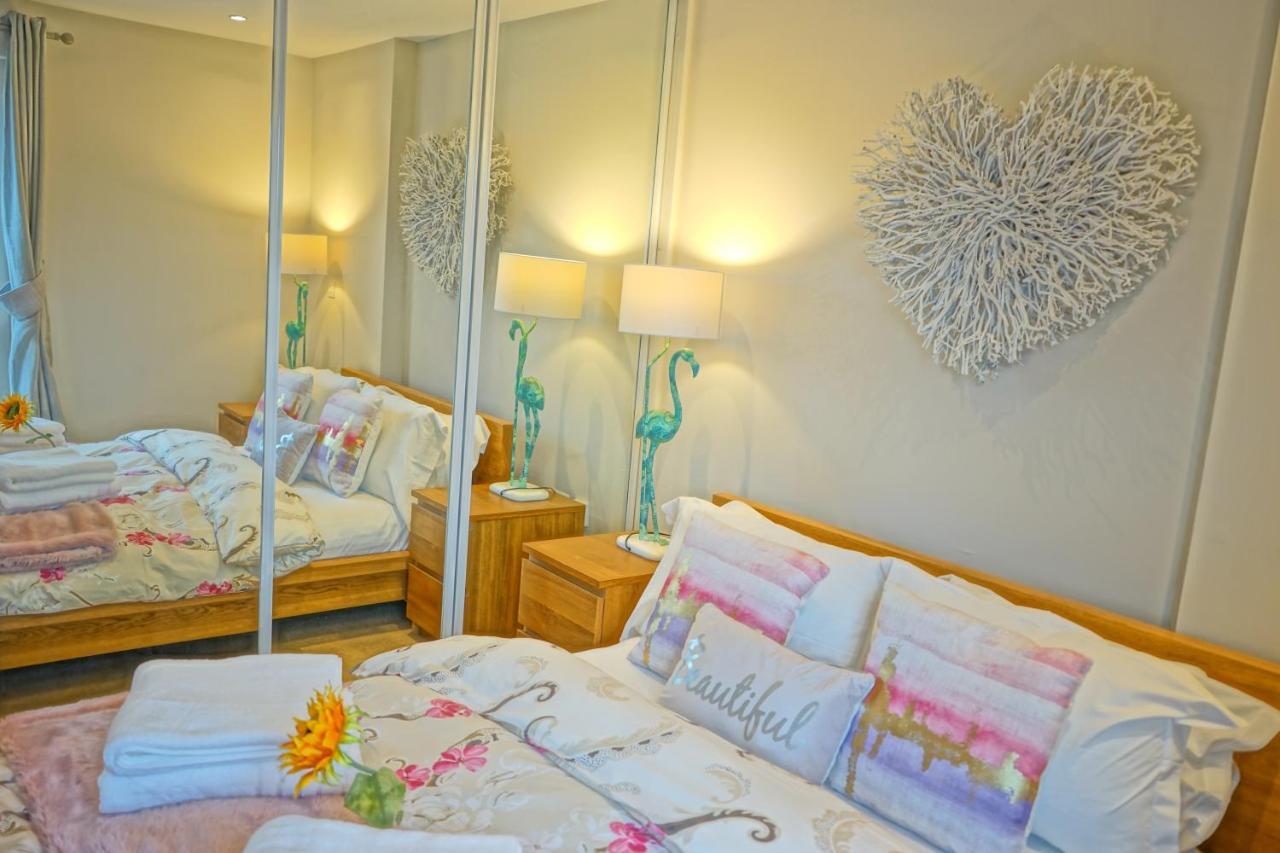 Soak Up The Light At A Soothing, Stylish Apartment In Swansea Marina Exteriér fotografie