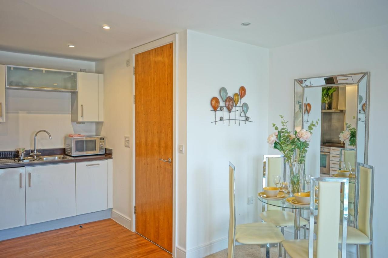 Soak Up The Light At A Soothing, Stylish Apartment In Swansea Marina Exteriér fotografie