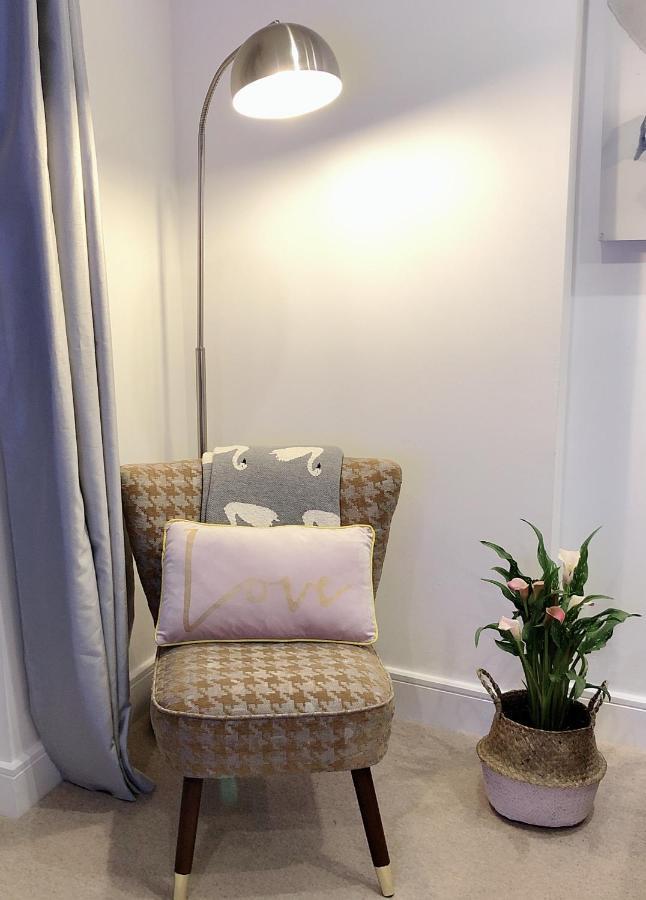 Soak Up The Light At A Soothing, Stylish Apartment In Swansea Marina Exteriér fotografie