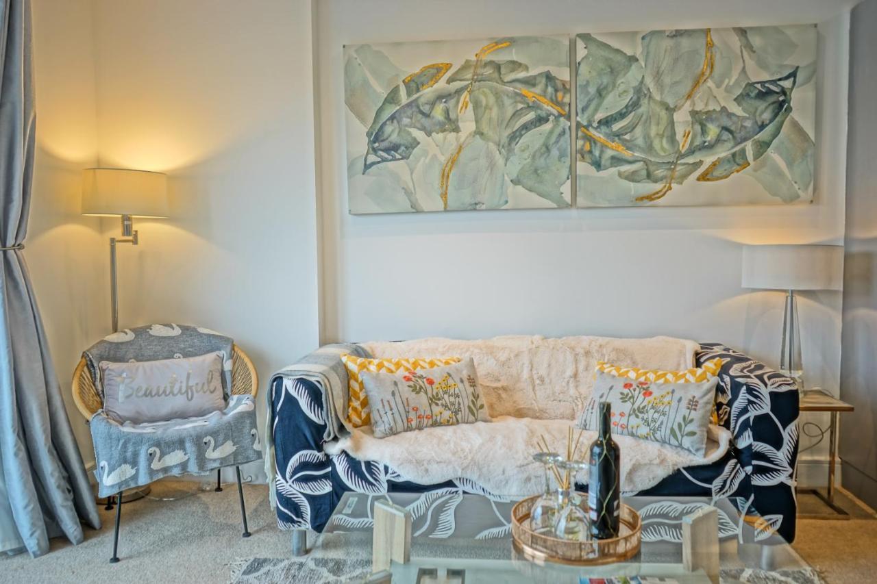 Soak Up The Light At A Soothing, Stylish Apartment In Swansea Marina Exteriér fotografie