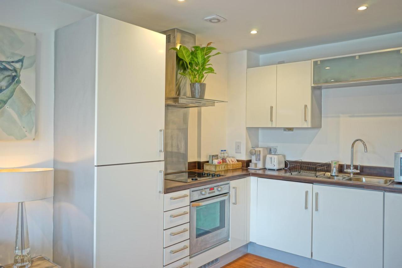 Soak Up The Light At A Soothing, Stylish Apartment In Swansea Marina Exteriér fotografie