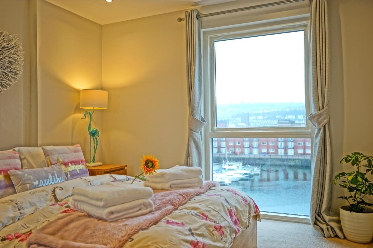 Soak Up The Light At A Soothing, Stylish Apartment In Swansea Marina Exteriér fotografie