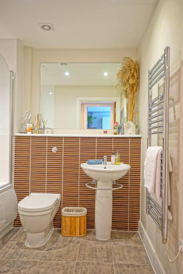 Soak Up The Light At A Soothing, Stylish Apartment In Swansea Marina Exteriér fotografie