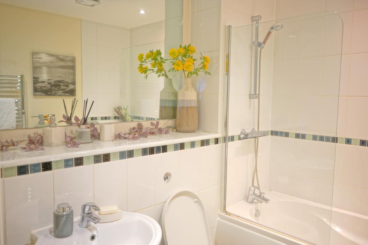 Soak Up The Light At A Soothing, Stylish Apartment In Swansea Marina Exteriér fotografie