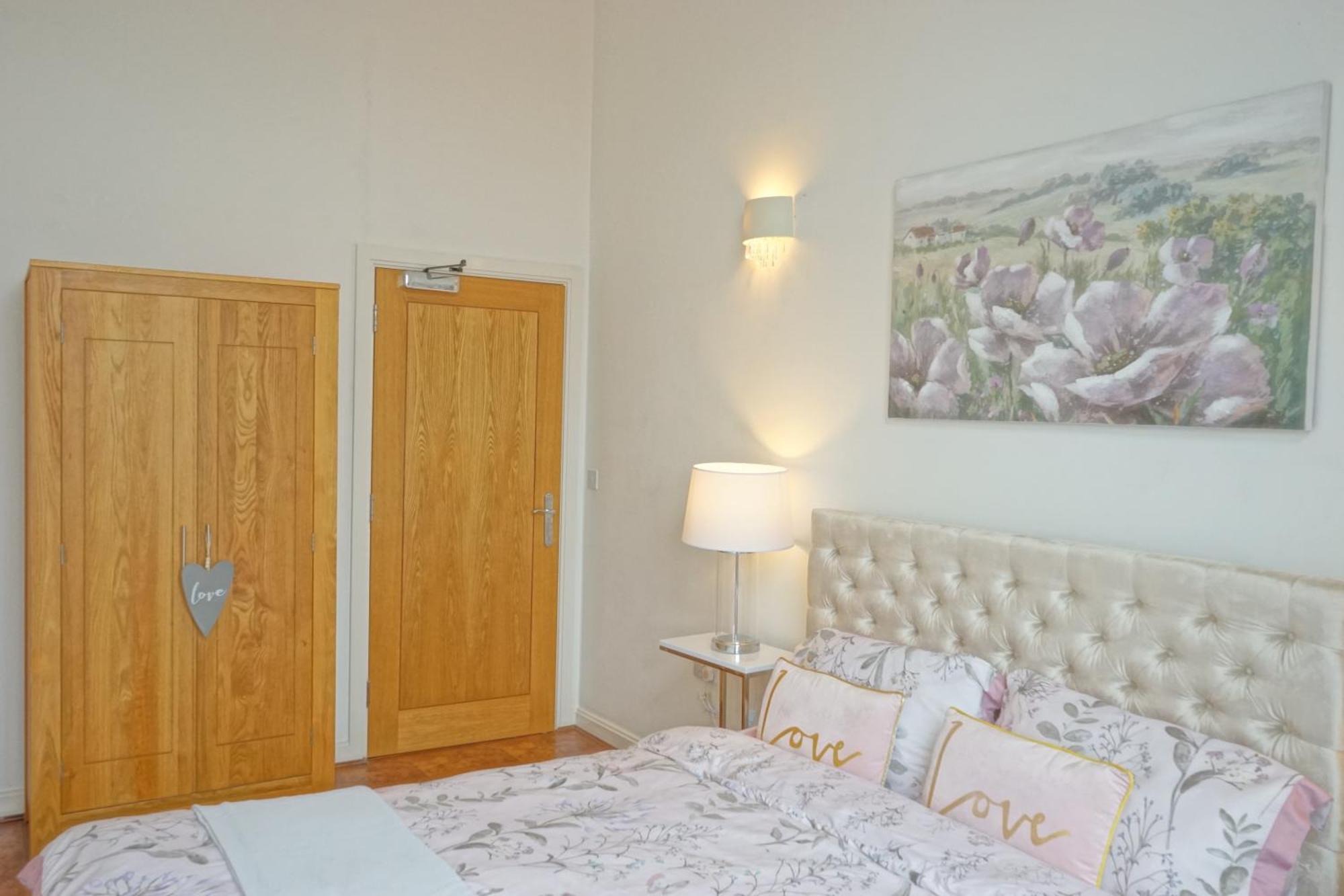 Soak Up The Light At A Soothing, Stylish Apartment In Swansea Marina Exteriér fotografie