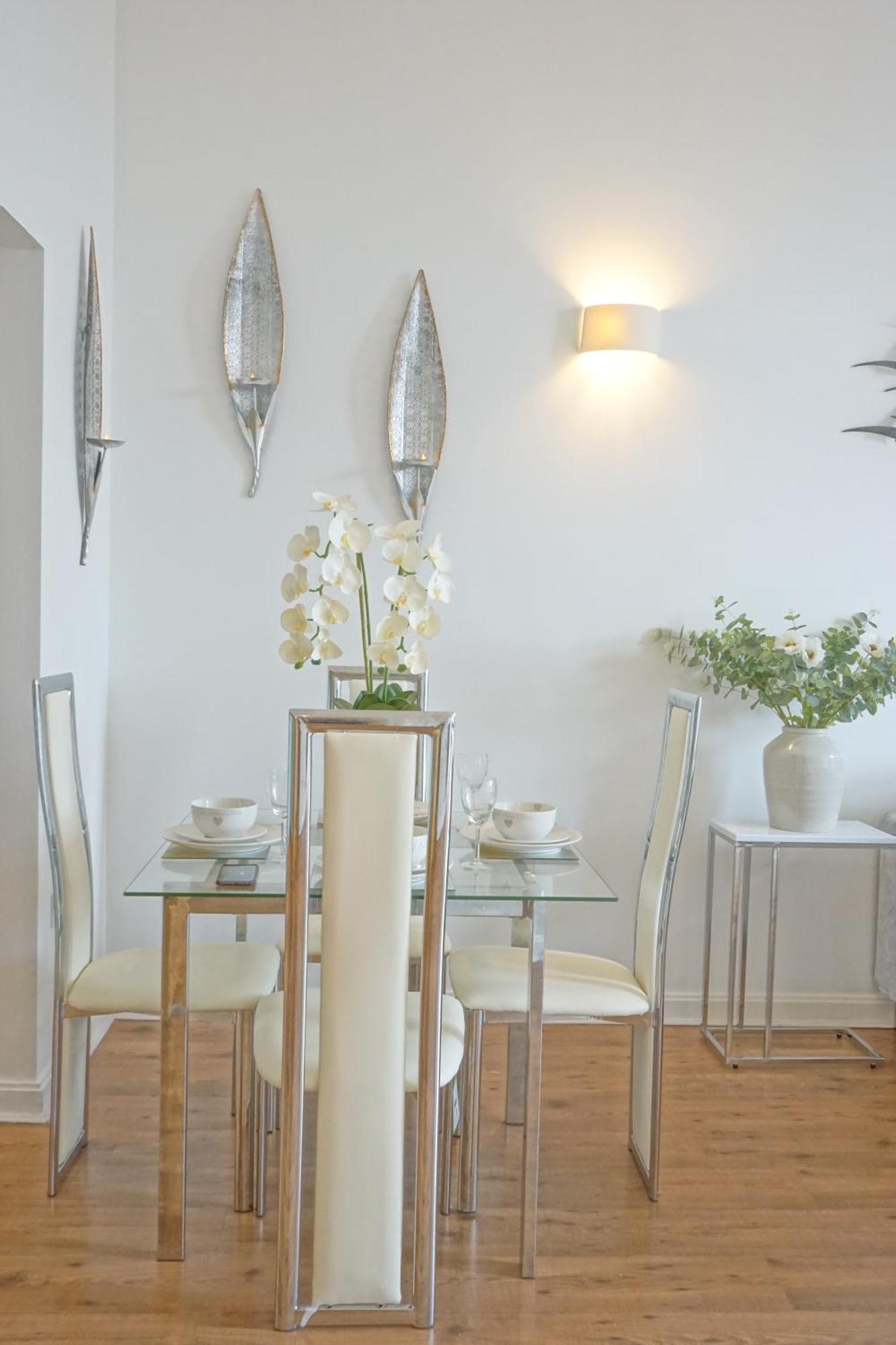 Soak Up The Light At A Soothing, Stylish Apartment In Swansea Marina Exteriér fotografie