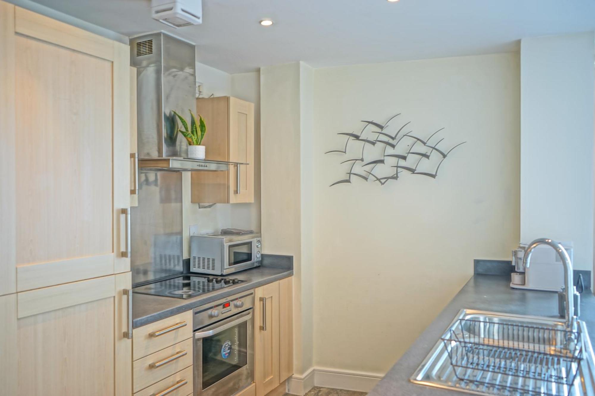 Soak Up The Light At A Soothing, Stylish Apartment In Swansea Marina Pokoj fotografie